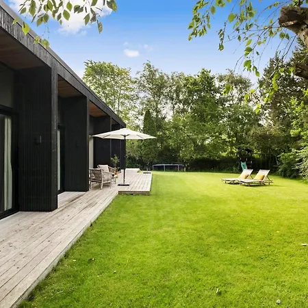 Architect-designed Summer House In Holloselund * Vejby