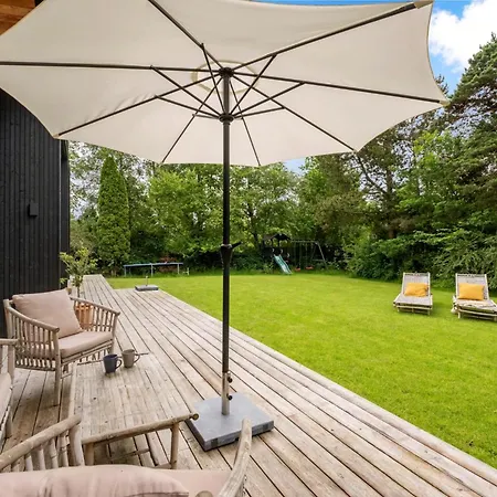 Architect-designed Summer House In Holloselund *
